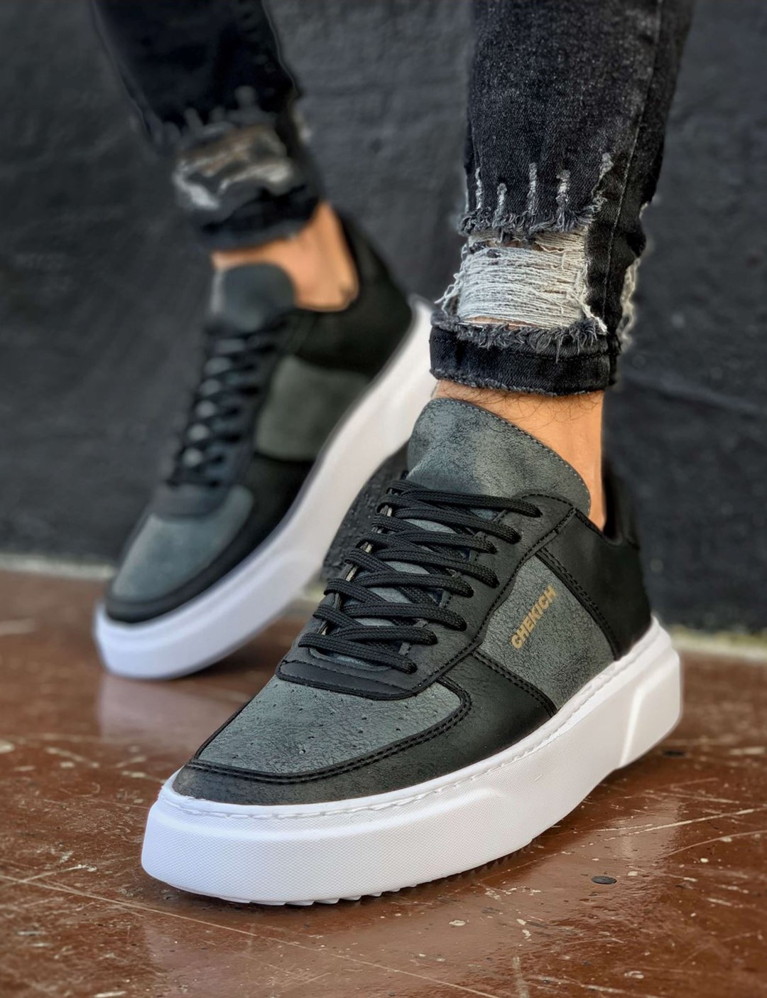 Ανδρικά μαύρα Sneakers δερματίνη με ανθρακί διχρωμία CH087 φωτογραφία